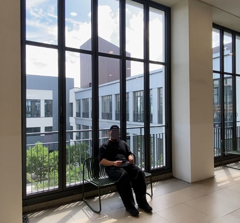 데일리룩(2025. 7. 22.)애터27 파라다이스 로고 빈티지 볼캡 블, 어커버 오버사이즈 반팔티셔츠 블랙, 무신사 무신사스탠다드 데님와이드 벌룬팬츠 블랙, 아식스 조그 100 블랙