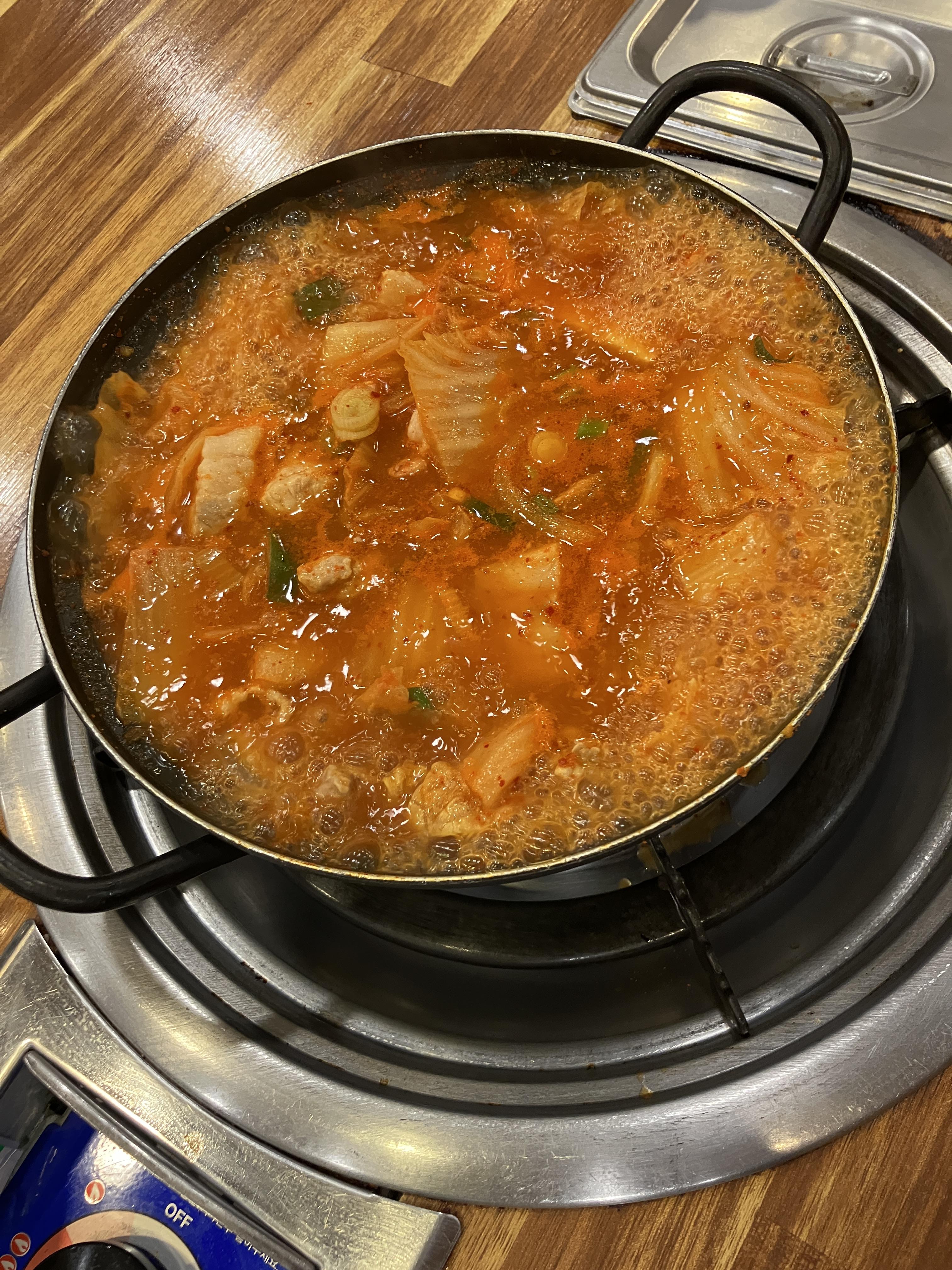 월수금통돼지 김치찌개
