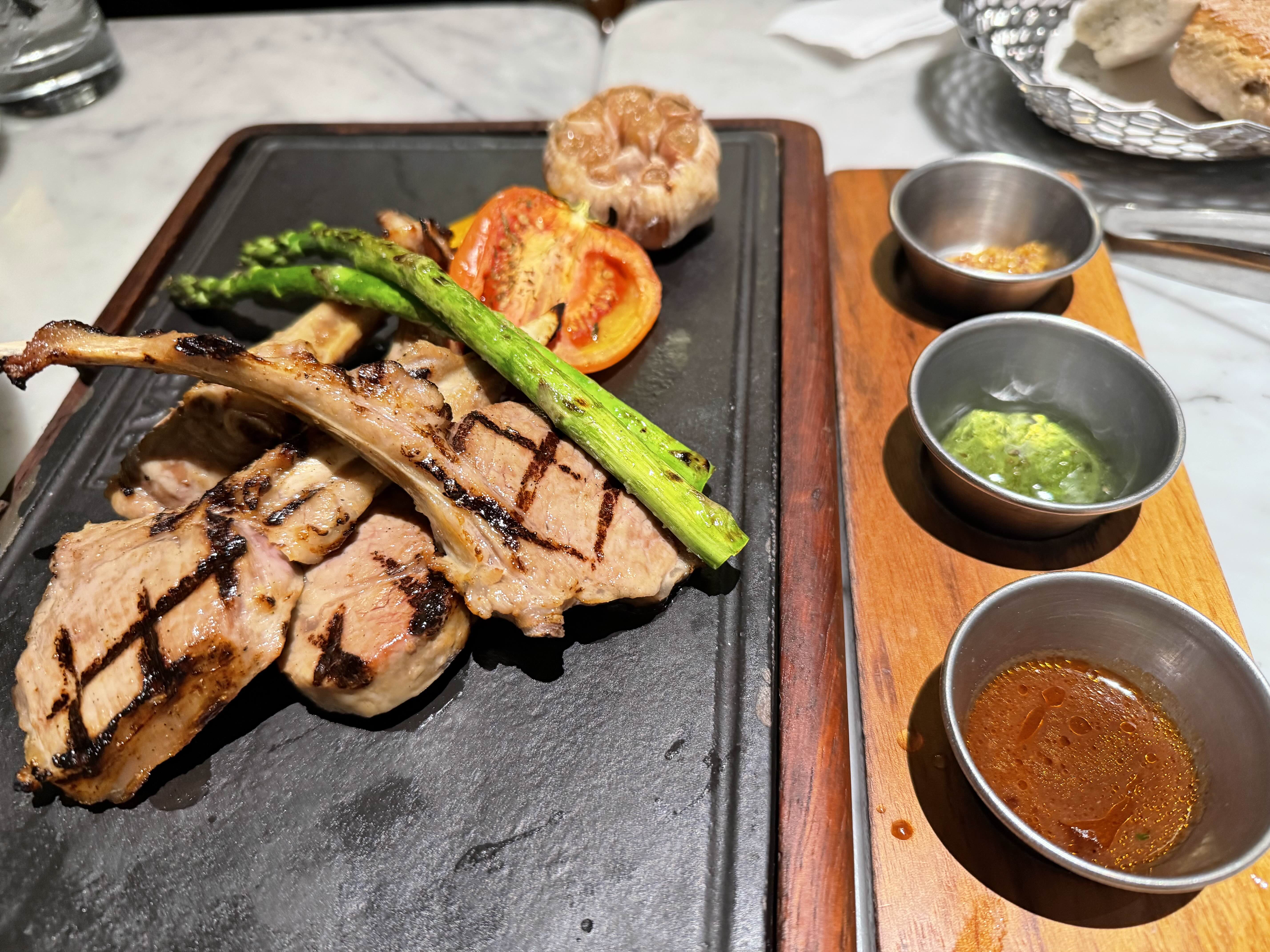 아난티 부산 맥퀸즈그릴앤바