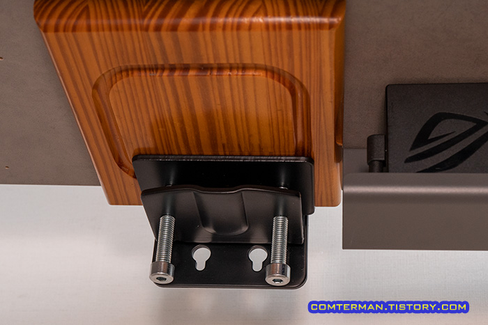 대형 모니터암 클램프 고정 보강