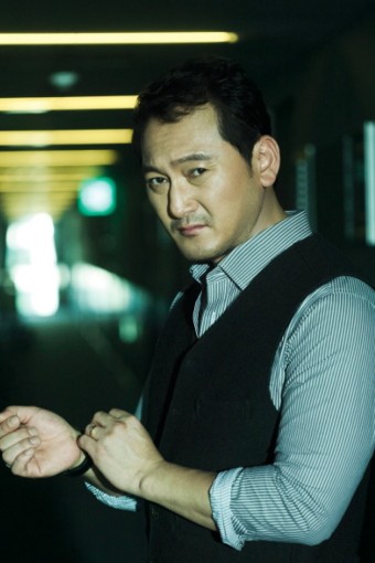 송중기 주연의 한국 느와르 영화 화란(홍사빈, 비비)