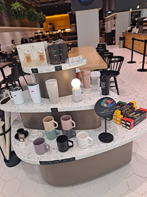 폴바셋 광명역점 진열대