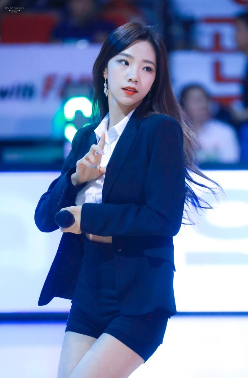 우주소녀 여름 나이 프로필 키 인스타 화보 카리나 아이돌 다리 발 단발 고화질 레전드 과거