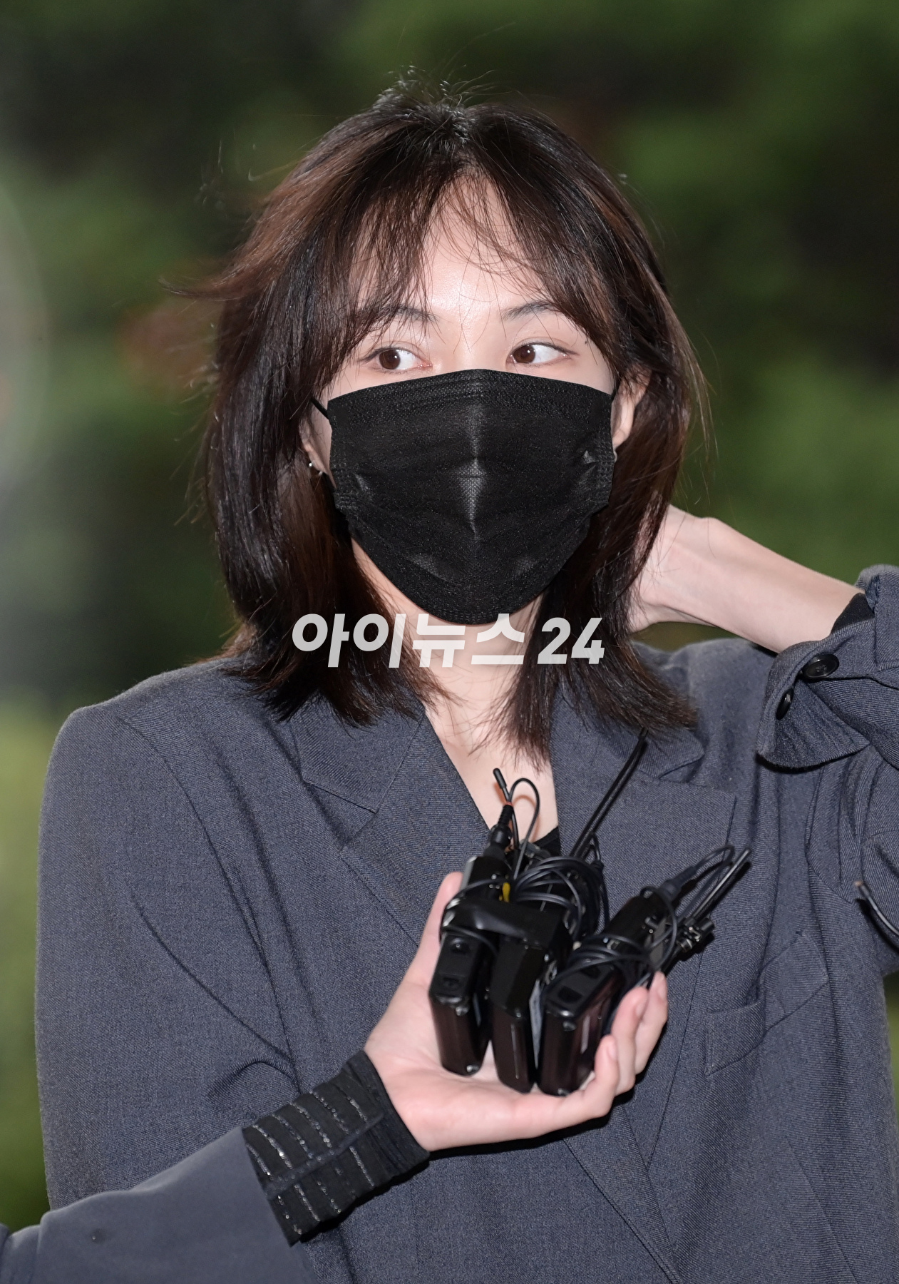 방송인 서민재가 19일 서울서부지방법원에서 열린 마약류 관리에 관한 법률 위반 혐의 첫 공판기일에 출석하고 있다. [사진=정소희 기자]