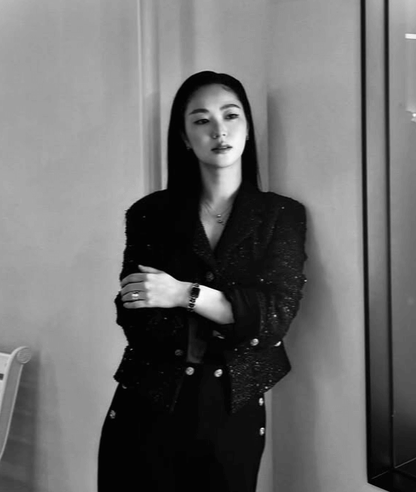 전여빈 프로필 (2025영화 검은 수녀들 미카엘라 역) 시선 집중