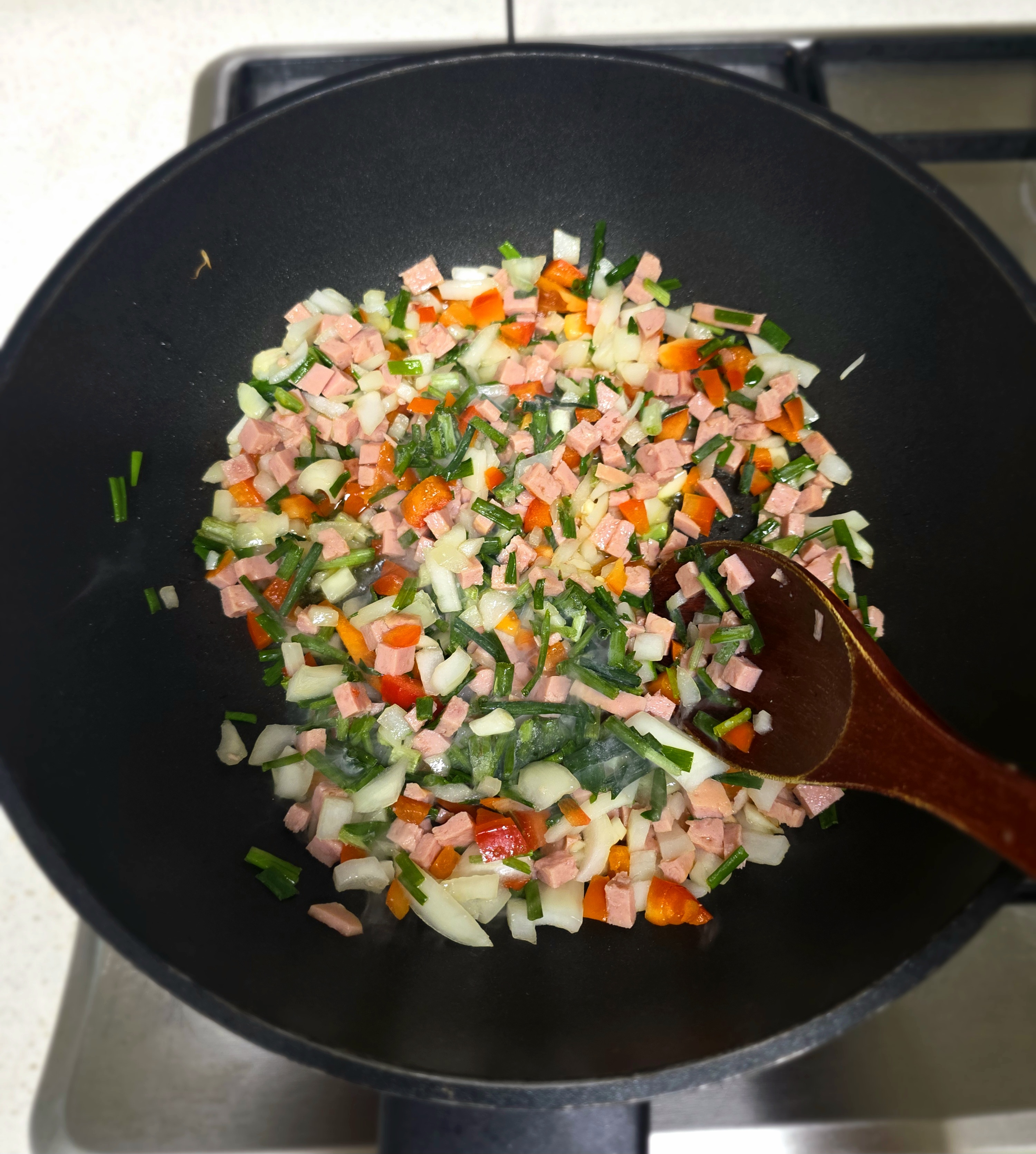 팬에-오일을-두루고-볶아요.