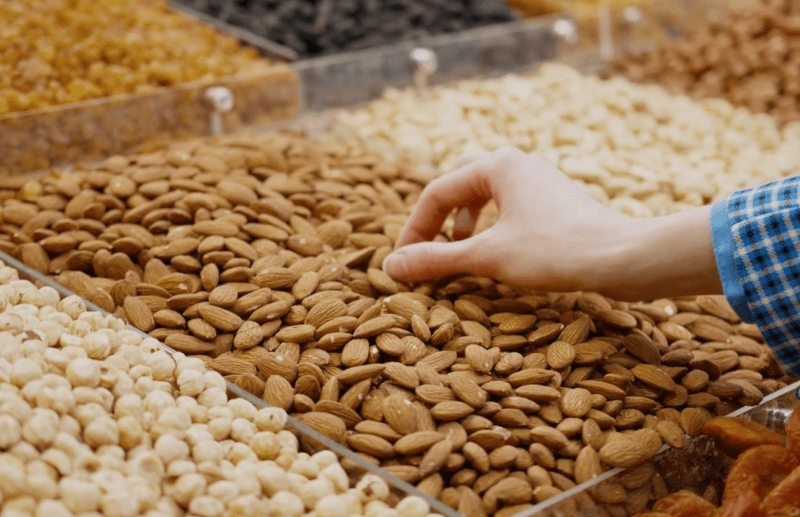 아몬드 및 견과류