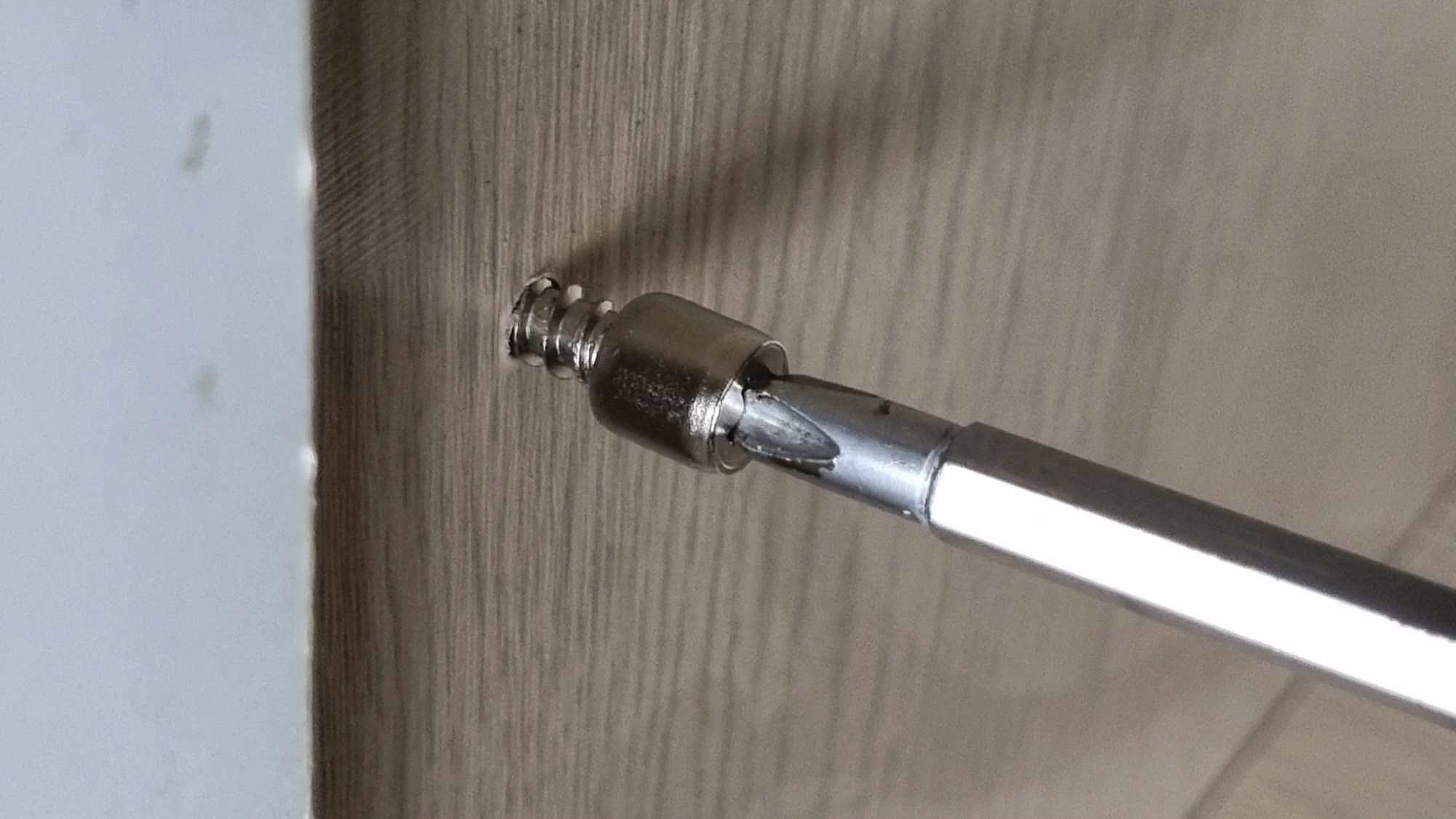 다보볼트 끼우는 모습