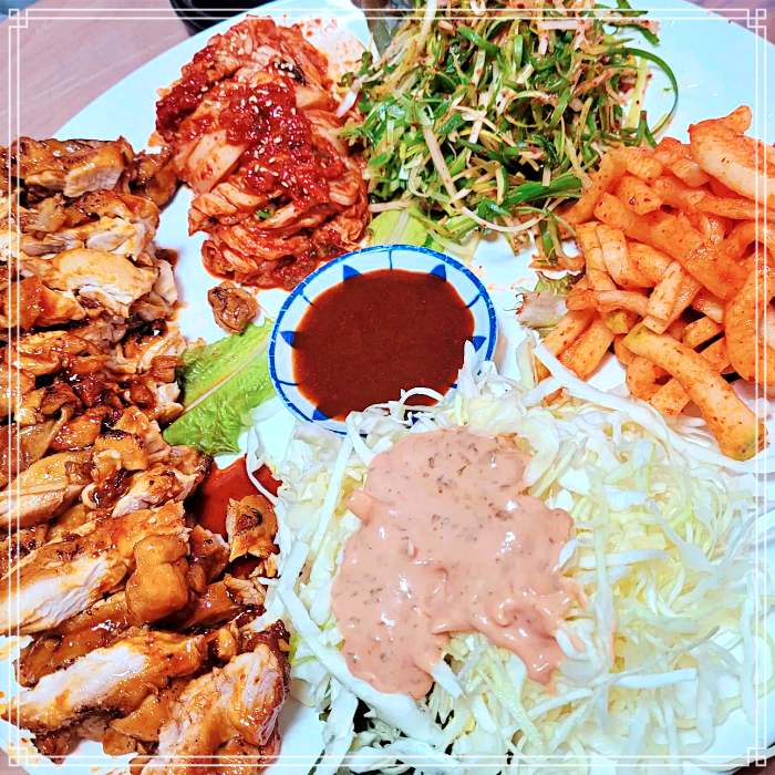 MBN 생생정보 마당 강원 춘천 맛과 영양 최고, 한방 닭보쌈 맛집