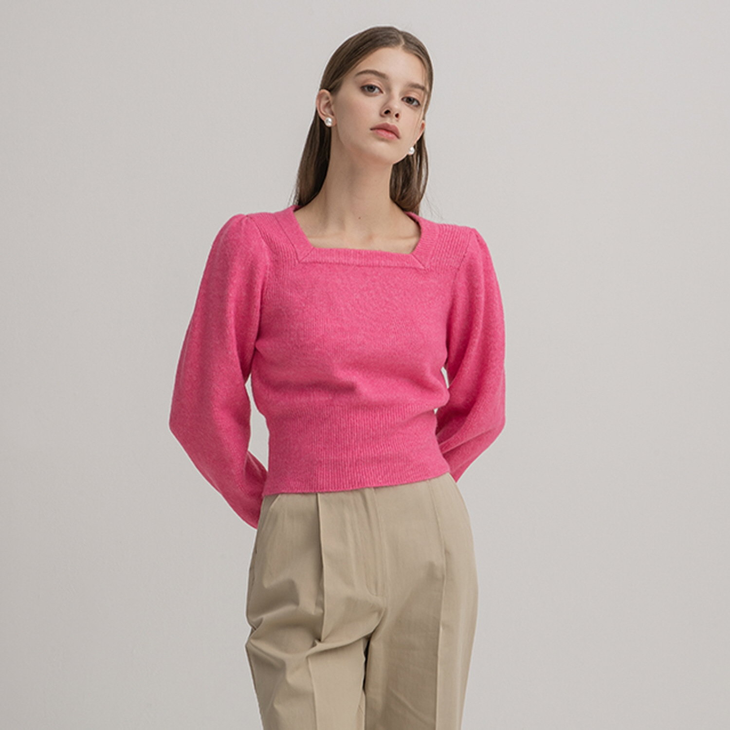 나인 스퀘어넥 소매볼륨 크롭 니트 대 T-6547