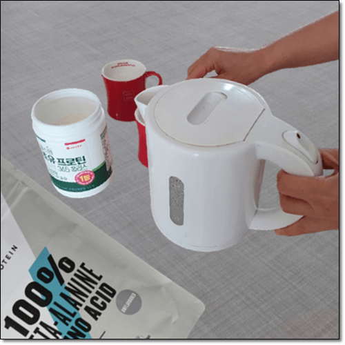 베타알라닌과 초유 먹는 여성