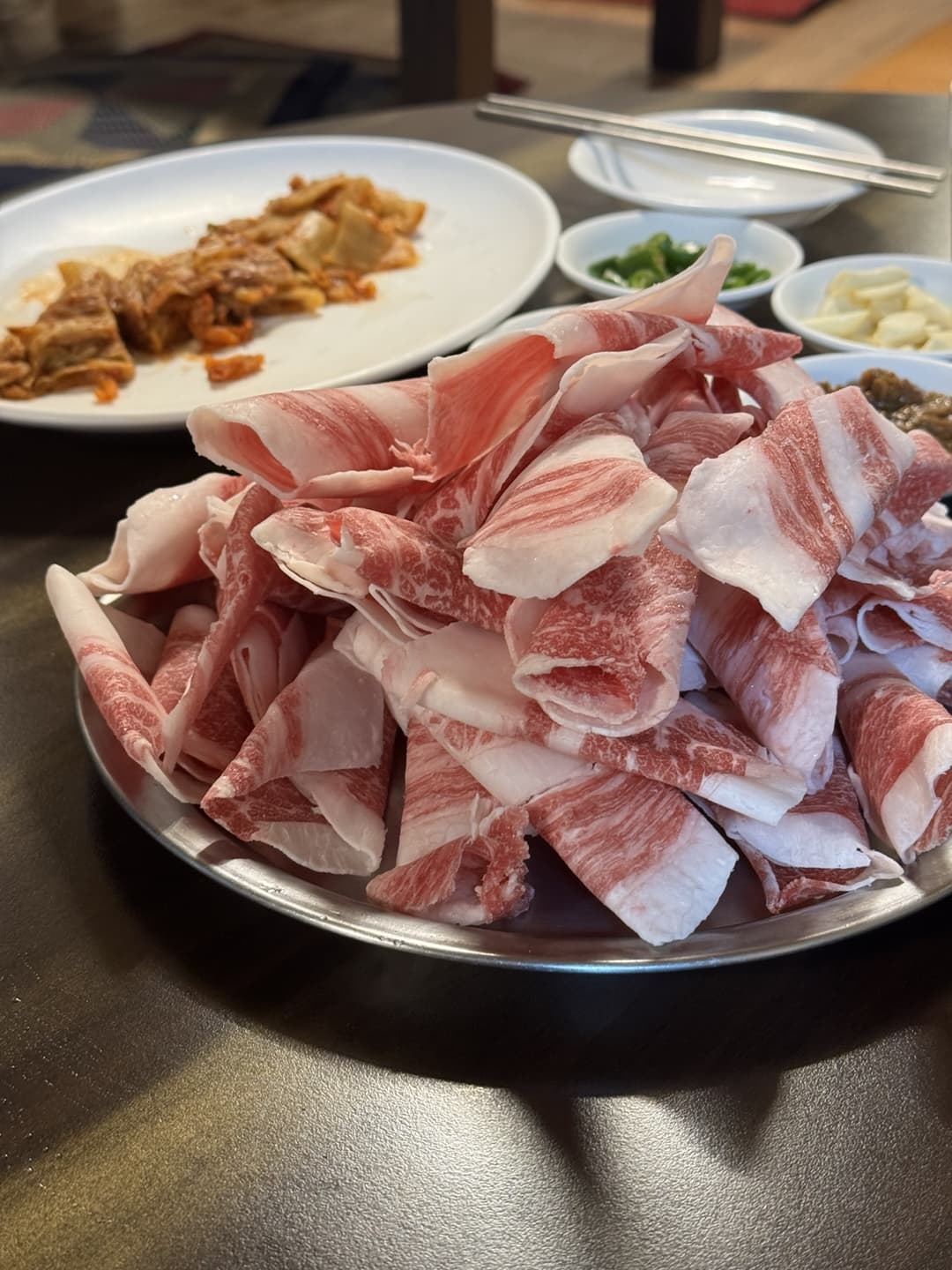 🥩 대성정육식당 – 불판 위에 핀 차돌의 예술, 지디도 반한 그 맛, 보광동 차돌박이 맛집
