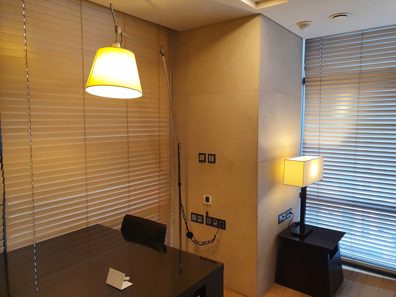 거실-쇼피-뒤-식탁