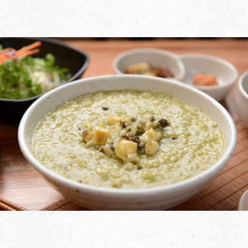 위에 부담 없는 뜨거운 전복죽