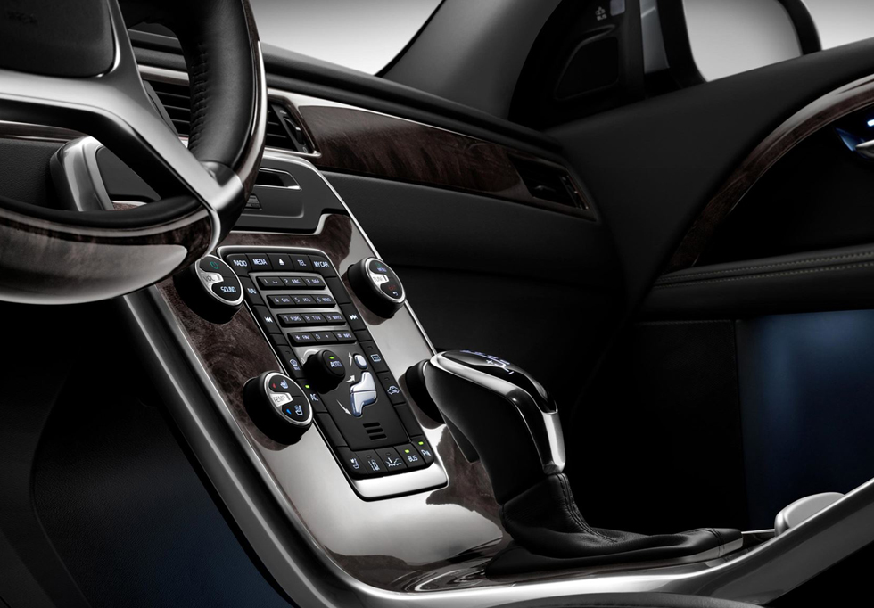 2016년식 볼보 S80 실내 1열 기어노브 디자인