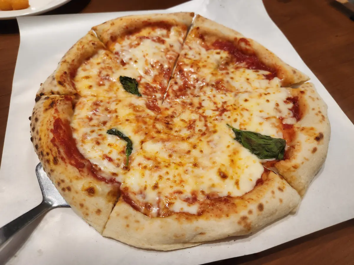 리미니-시그니처-마르게리타-화덕피자-담백하고-고소함-느끼함-없이-가볍게-즐길수있는-피자