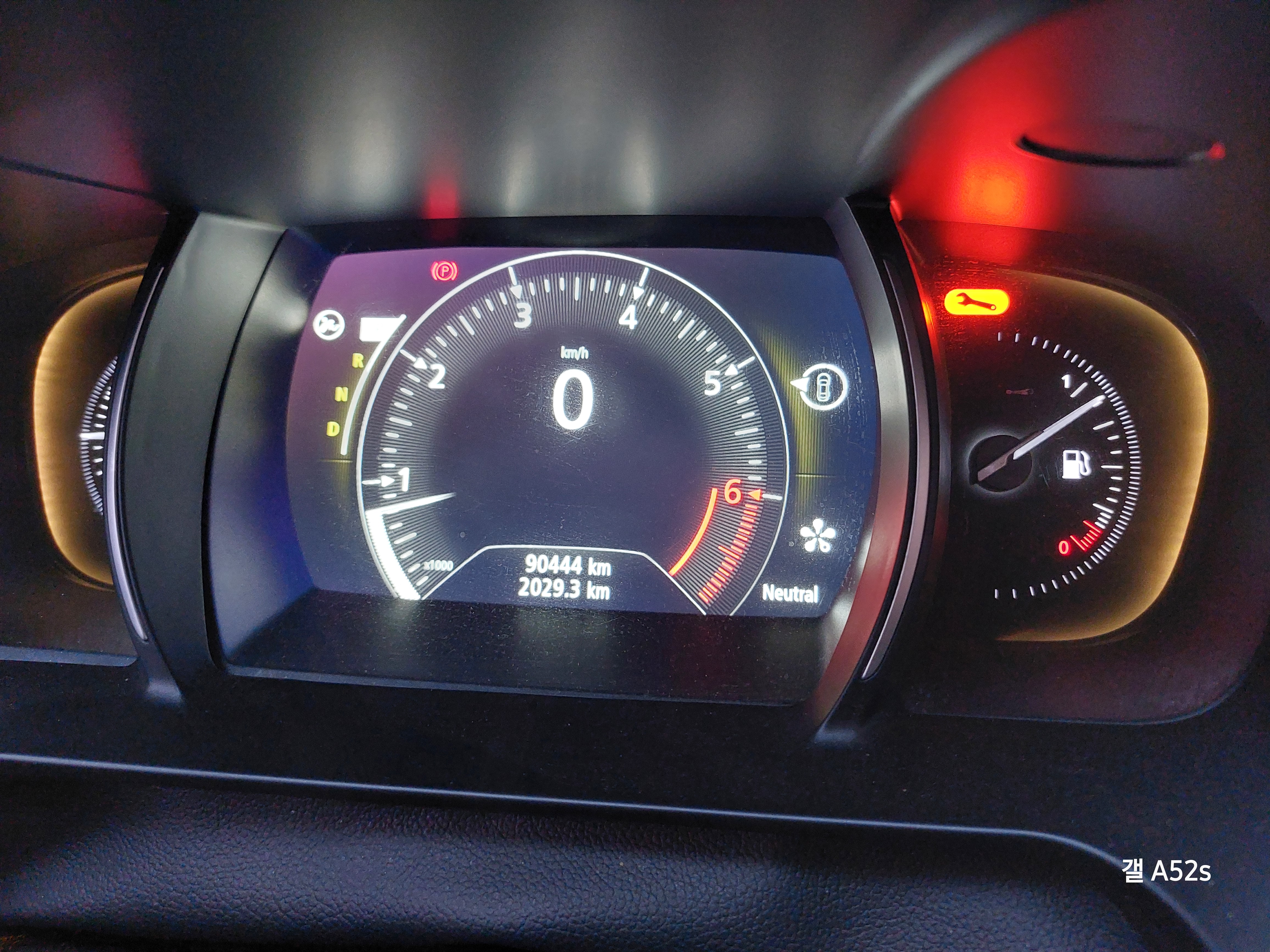 핸들 스위치가 트립이 움직이지 않아서 정비등을 초기화 할수가 없습니다.