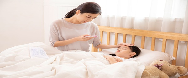 B형독감으로 아파하는 아이 사진