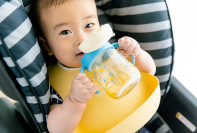 아기에게 보리차는 언제부터 먹이나요?