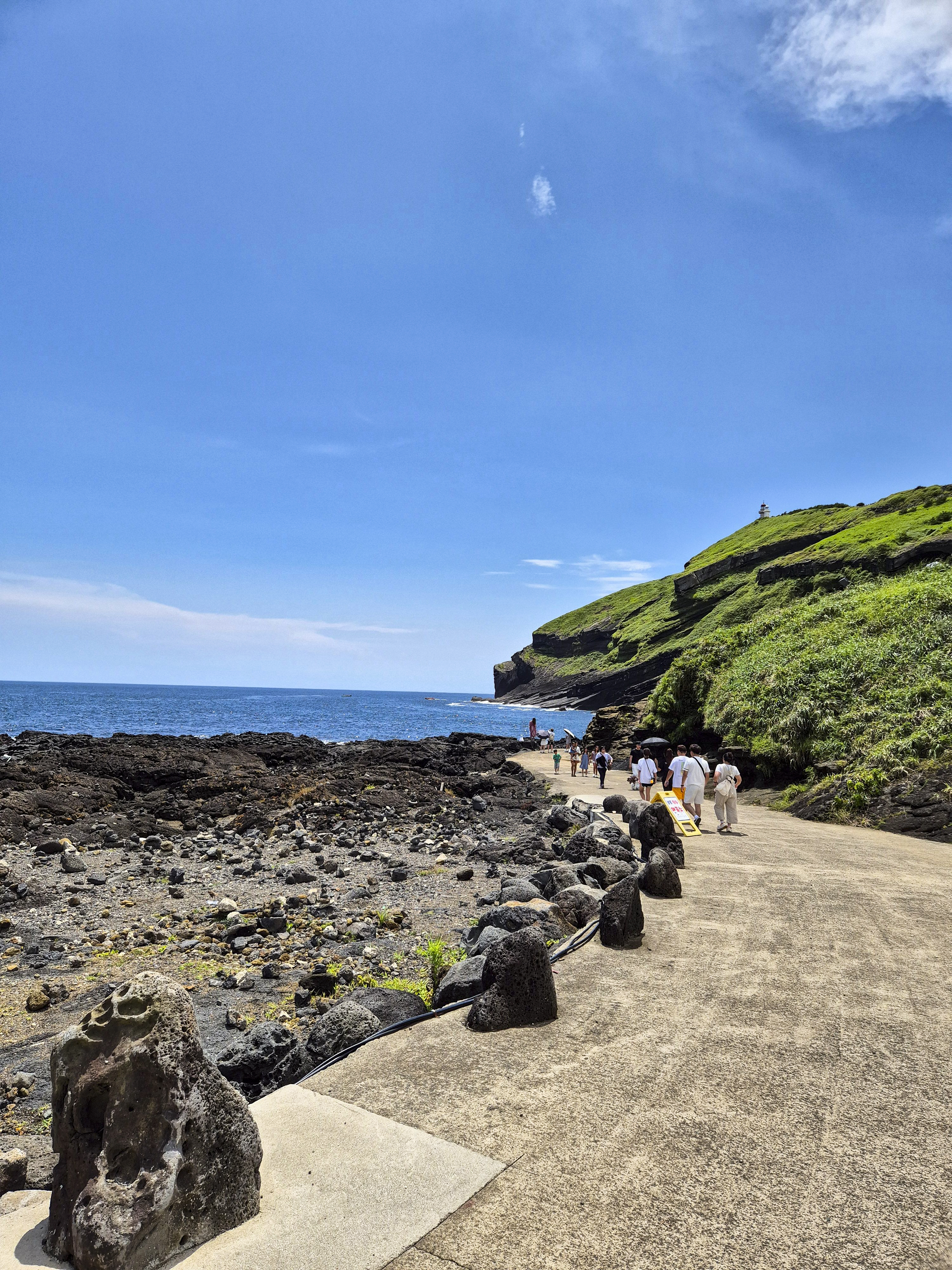 우도 동굴보트 검멀레를 타러 가는 사람들