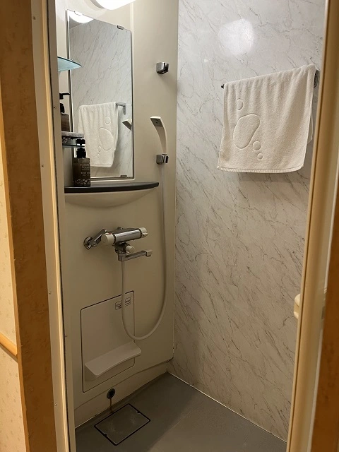 석수정 호텔 샤워실