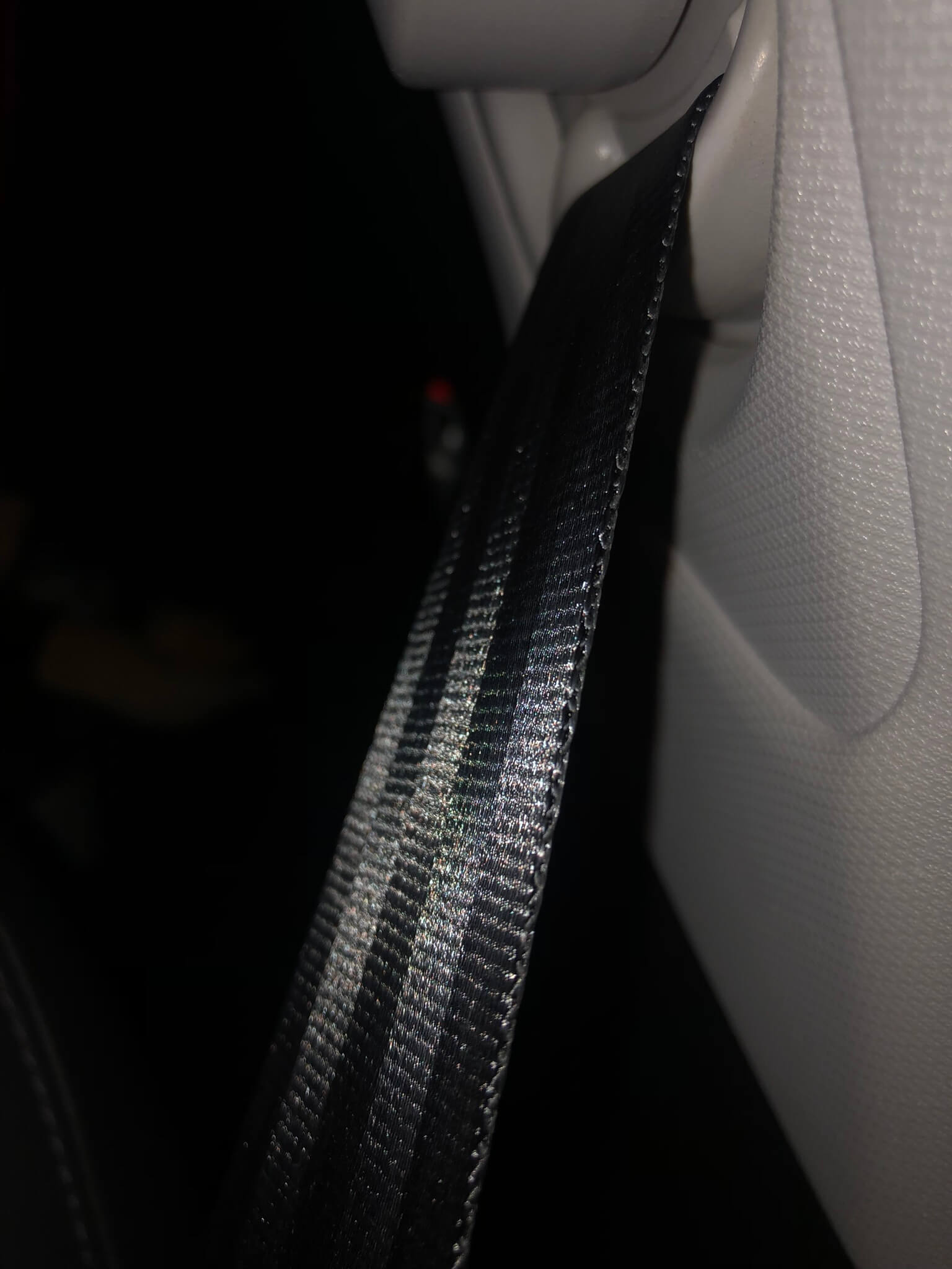 침수차량 구별법(안전밸트 당겨서 확인)