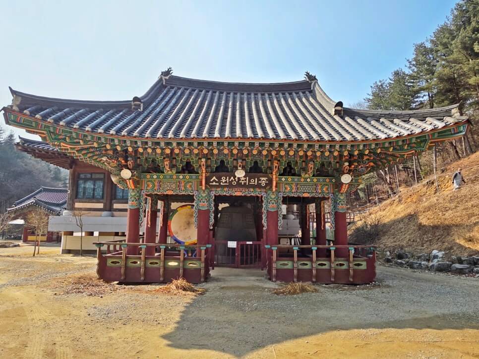 화성 만의사 : 천년 고찰의 숨결과 산사의 고요함을 간직한 수행 도량