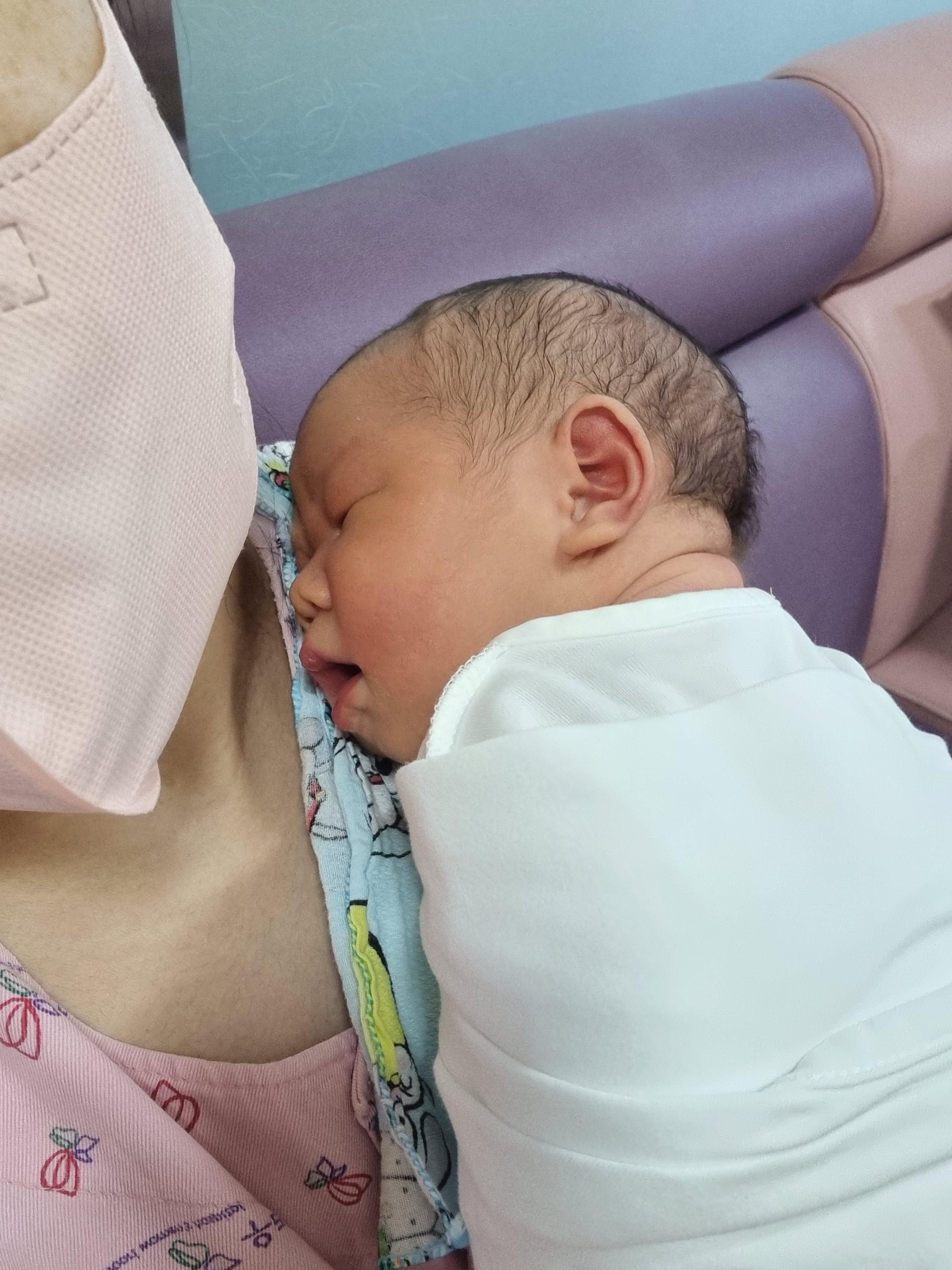 첫 모유수유 후 사진