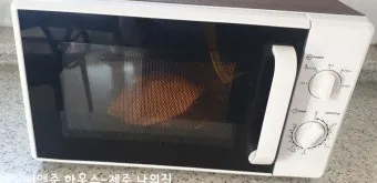 찌든 때부터 냄새까지 전자레인지 청소 레몬 식초로 간편하게 해결 완벽 관리_17