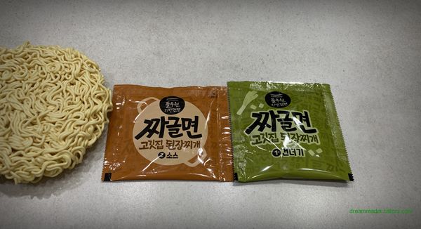 풀무원 짜글면 고깃집 된장찌개 라면 2023년 4월 액상 스프, 건더기 스프