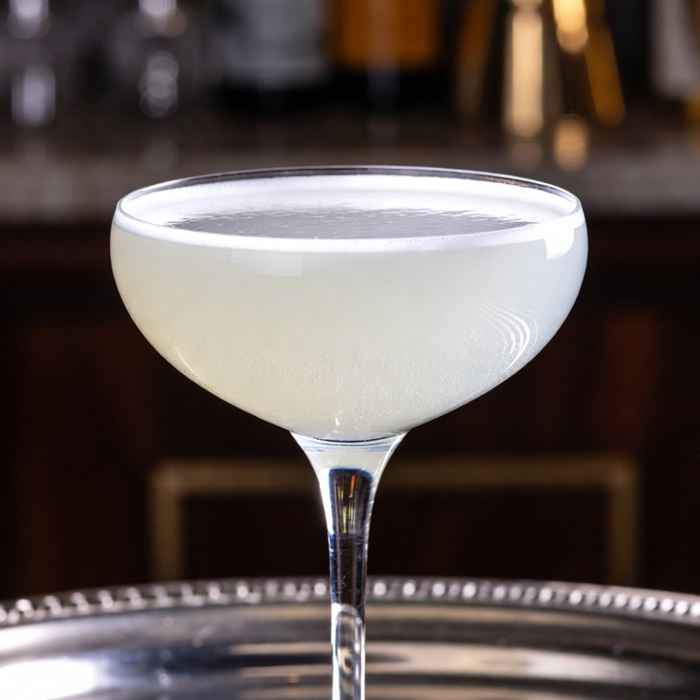 우아한 백색의 빛깔과 고운 거품이 매력적인 화이트 레이디 완성 사진