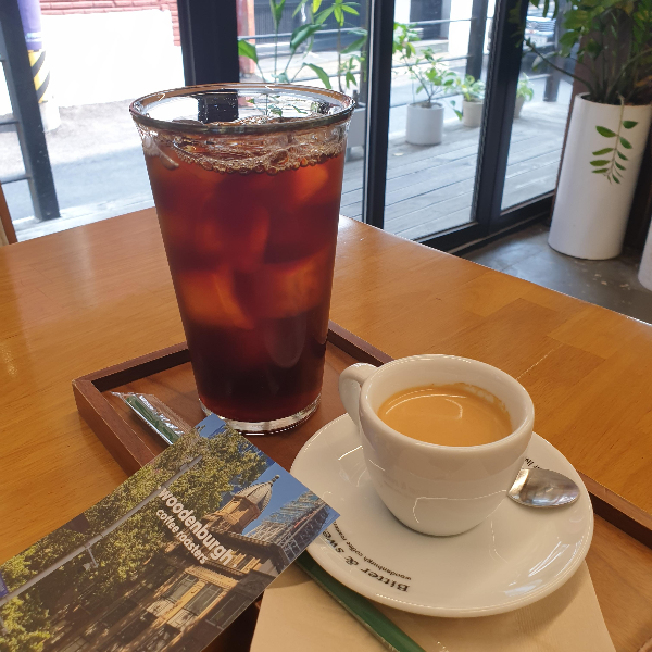 우든버러 전남대 카페: 광주 로스터리 카페에서 에스프레소 한 잔_주문한 음료들_에스프레소와 아이스커피