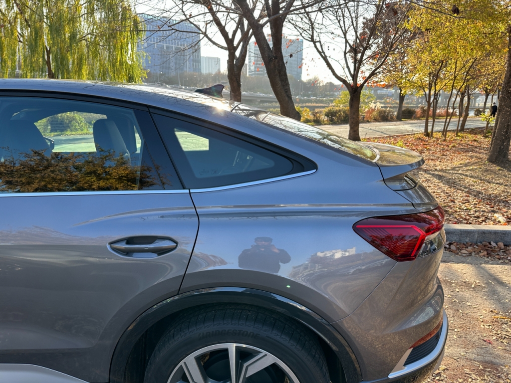 아우디 Q4 e-트론 스포트백