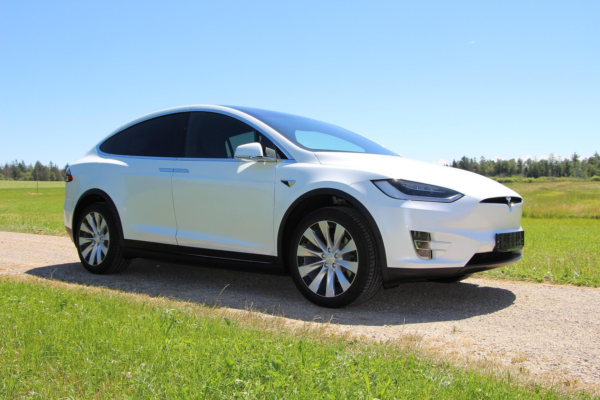 글로벌 주식 배터리 내재화와 원가 구조 혁신이 Tesla 밸류에이션 프리미엄을 지지하는 이유에 대한 구조적 분석