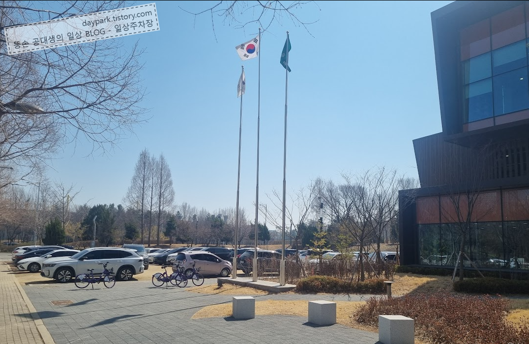 송도국제도서관 - 공터 주차장