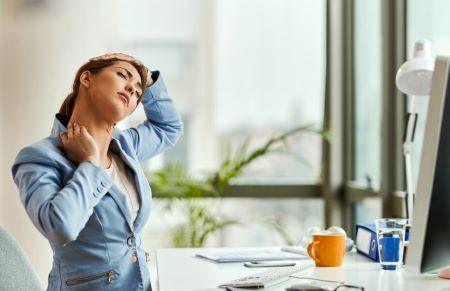 목스트레칭 하는 모습