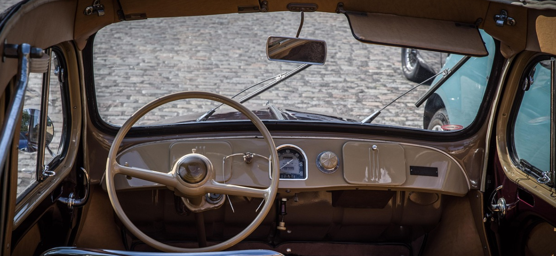 자동차 내부 사진