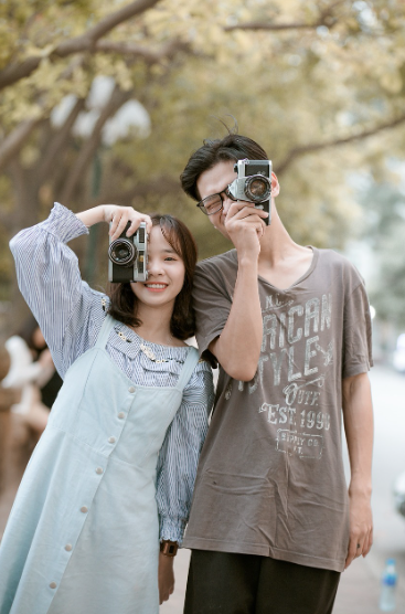 커플 사진찍기 이미지