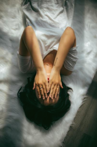 피곤해보이는 사진