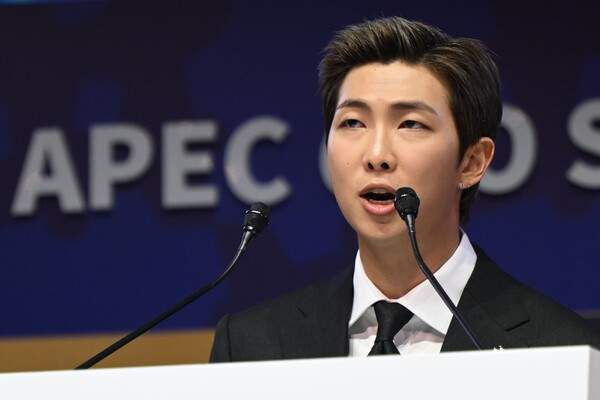 BTS RM 일본 시부야 길거리 흡연 및 꽁초 투기 논란 총정리: 주간문춘 보도 내용과 팬들의 엇갈린 반응