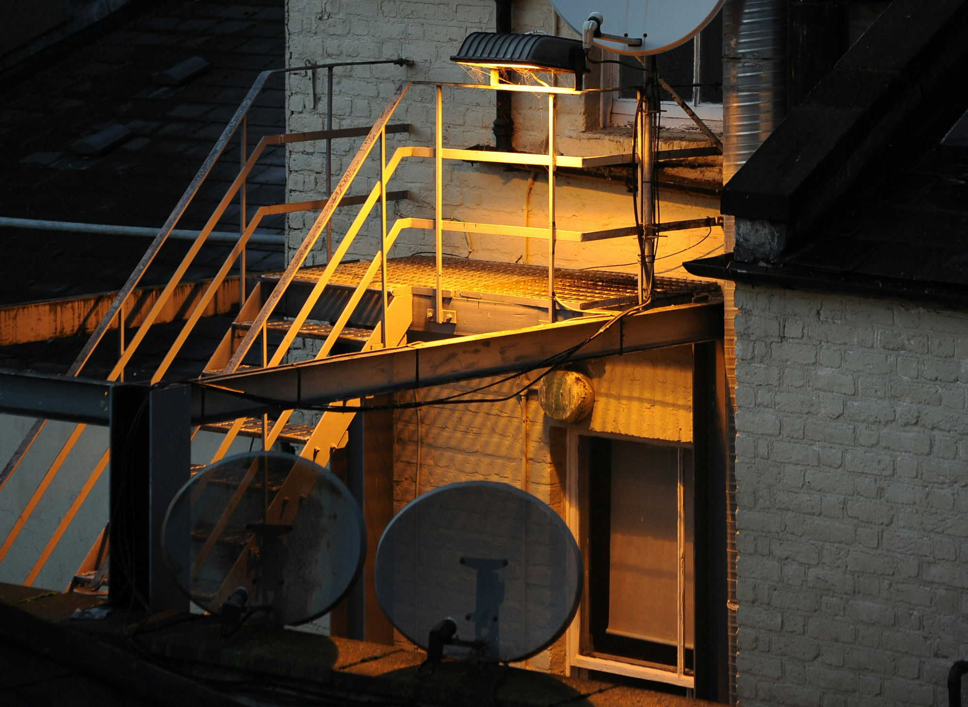 KT스카이라이프의 넓은 커버리지, 높은 신호 품질과 안정성, 설치의 유연성