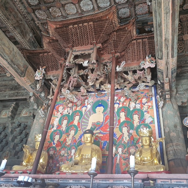 범어사 대웅전 석가모니부처님