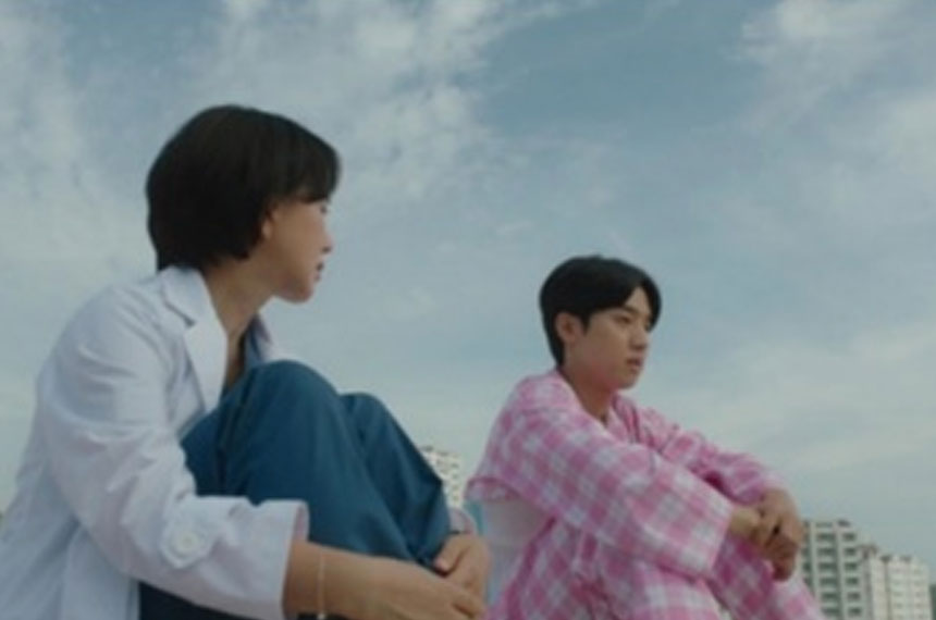극중-환자를-위로하며-설득하는-차정숙