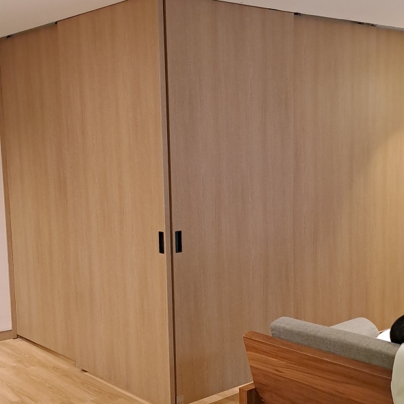 침대방의 문이 닫혔습니다.