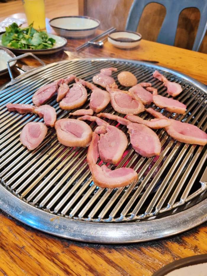 백반기행 안재모 편 참나무 훈제 통오리 장작 구이 바베큐 오리고기 통삼겹살 목살 BBQ 고양 서오릉 맛집 소개