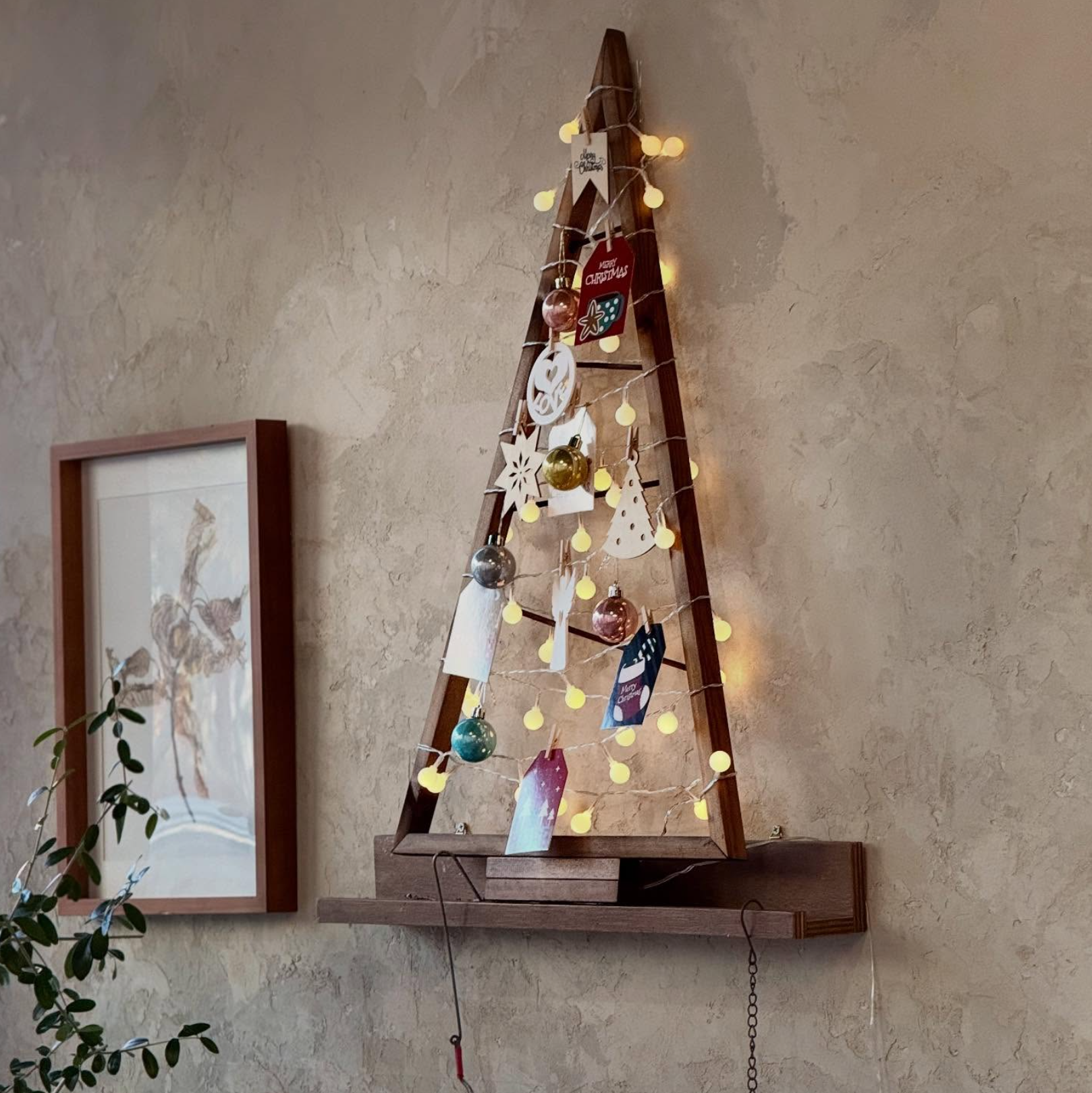 은은한 벽 조명 장식