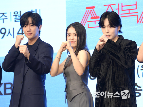 배우 이상엽-김소혜-김진우(위너)가 21일 오후 서울 구로구 신도림동 더세인트에서 열린 KBS 2TV 새 월화드라마 &#39;순정복서&#39; 제작발표회에 참석하고 있다. [사진=정소희 기자]