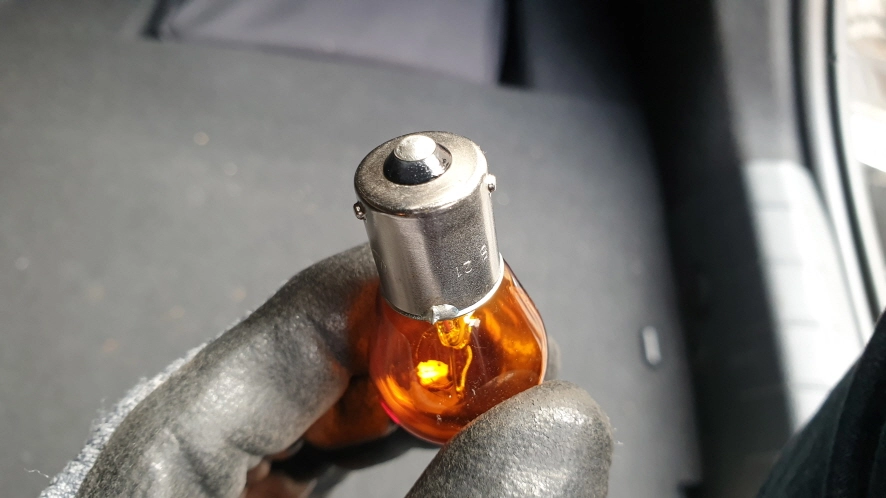 전구 단자 위치