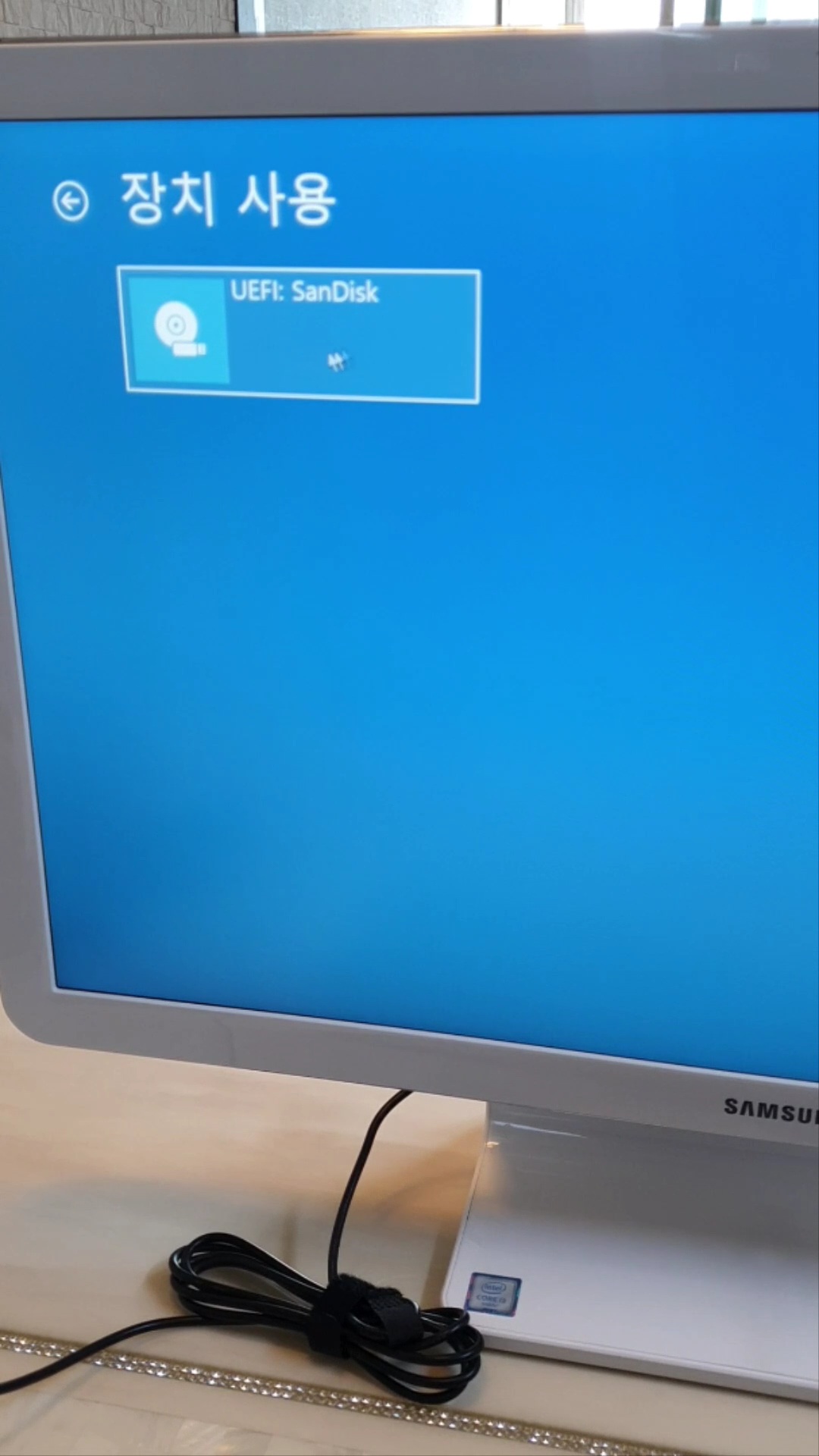 삼성 올인원PC CMOS 셋업 부트로더 화면중 USB드라이브 선택화면