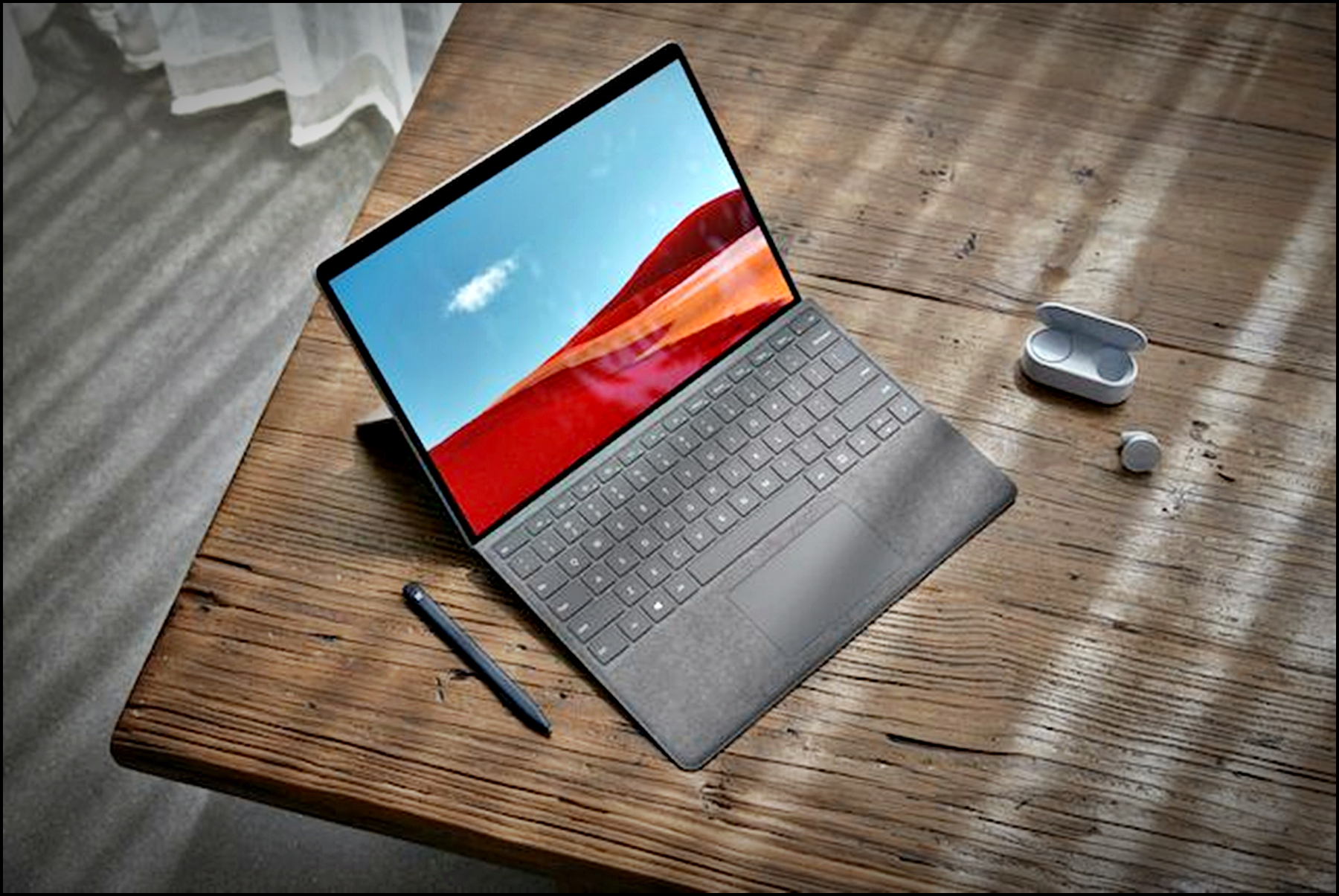 Surface Pro X와 유사한 얇은 베젤 디자인과 Windows 11 태블릿 경험을 보여주는 이미지